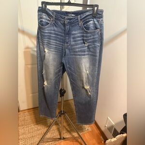 MID-RISE DISTRESS JEANS!